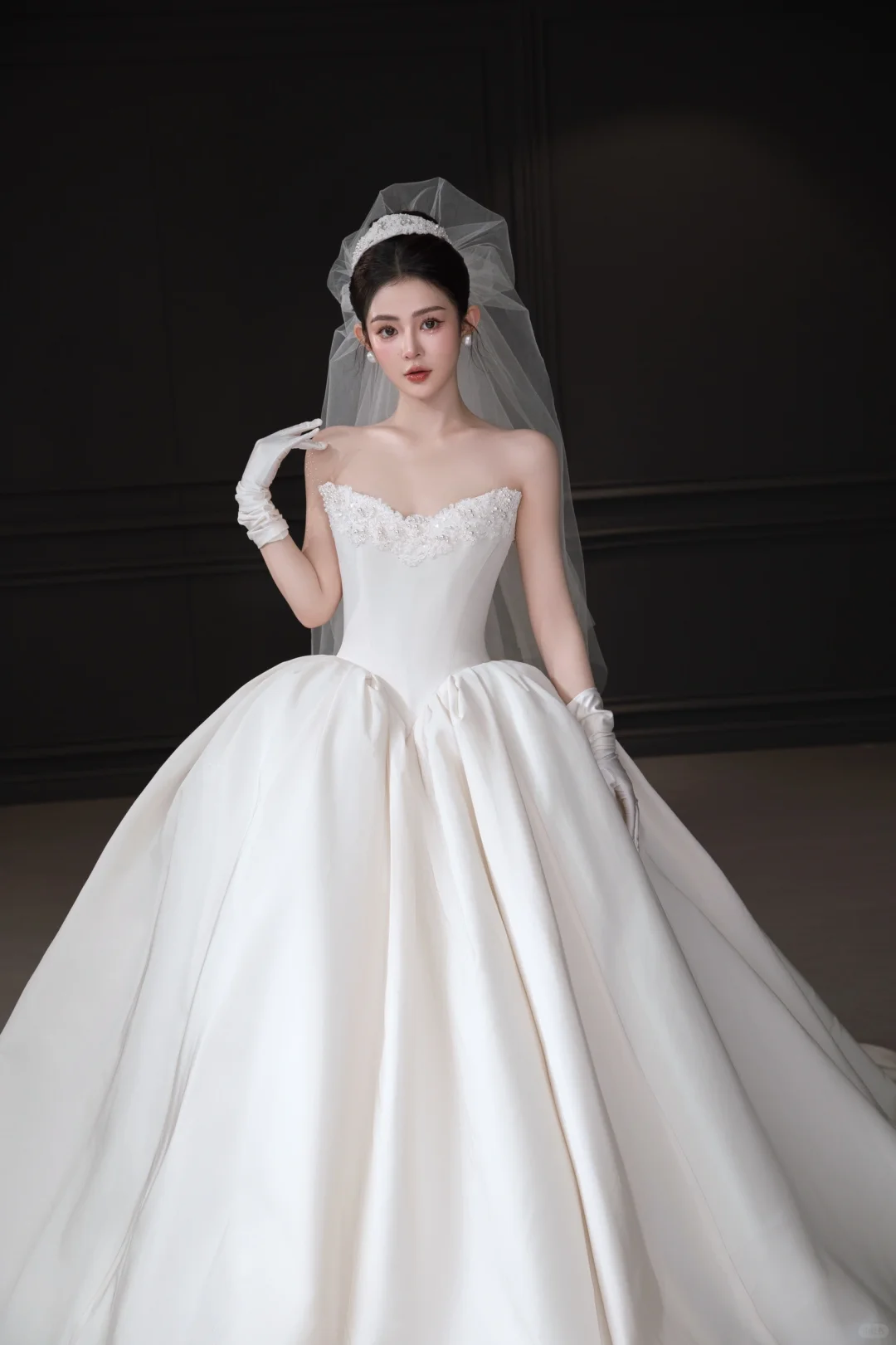 Simple Elegant Ball Gown Strapless Satin Applique With Veil Gloves Long Wedding Dresses