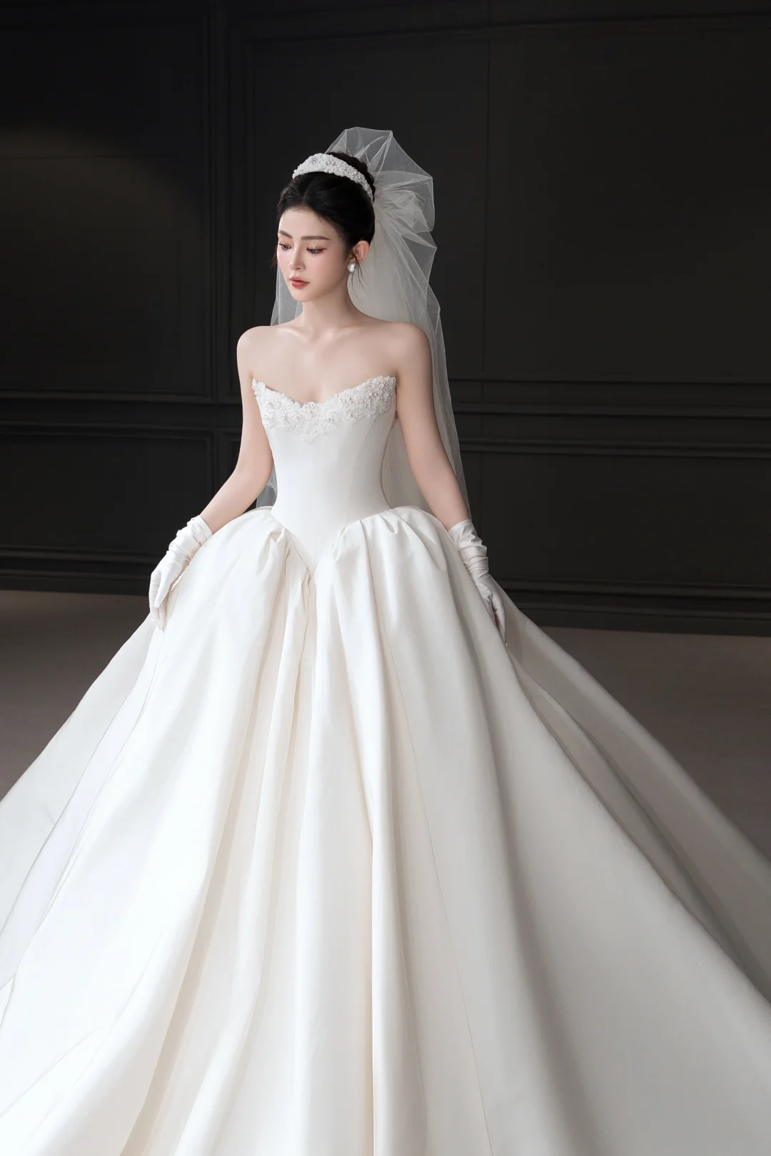 Simple Elegant Ball Gown Strapless Satin Applique With Veil Gloves Long Wedding Dresses