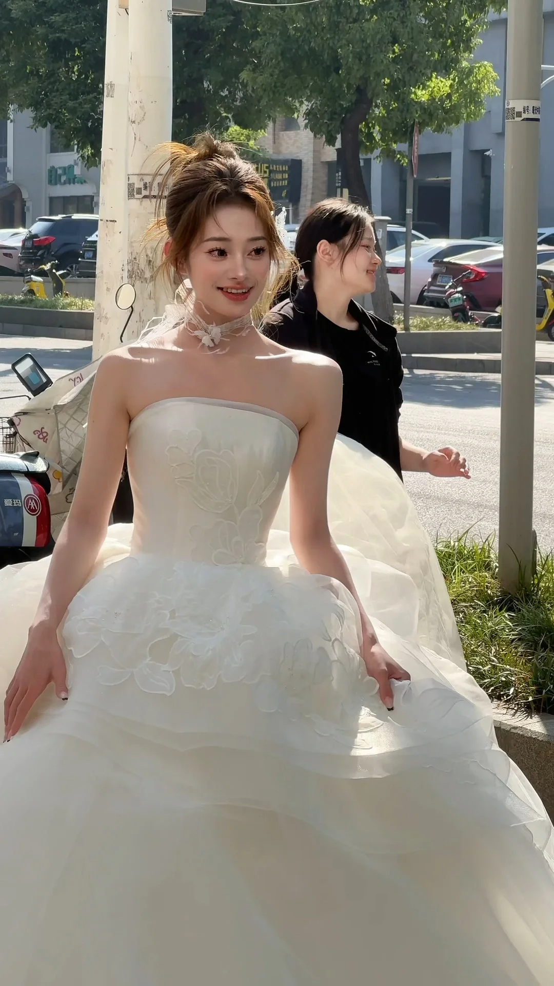 Pretty Ball Gown Strapless Tulle Applique Long Wedding Dresses