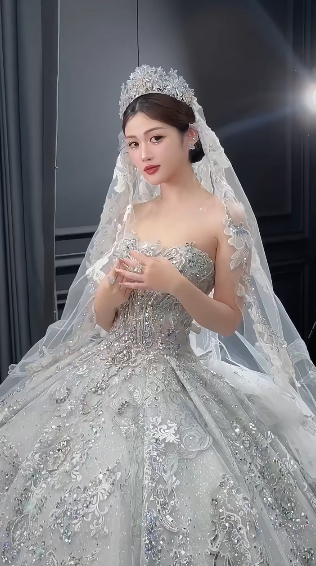 Dreamy Ball Gown Strapless Tulle Sequin Beaded With Veil Long Wedding Dresses