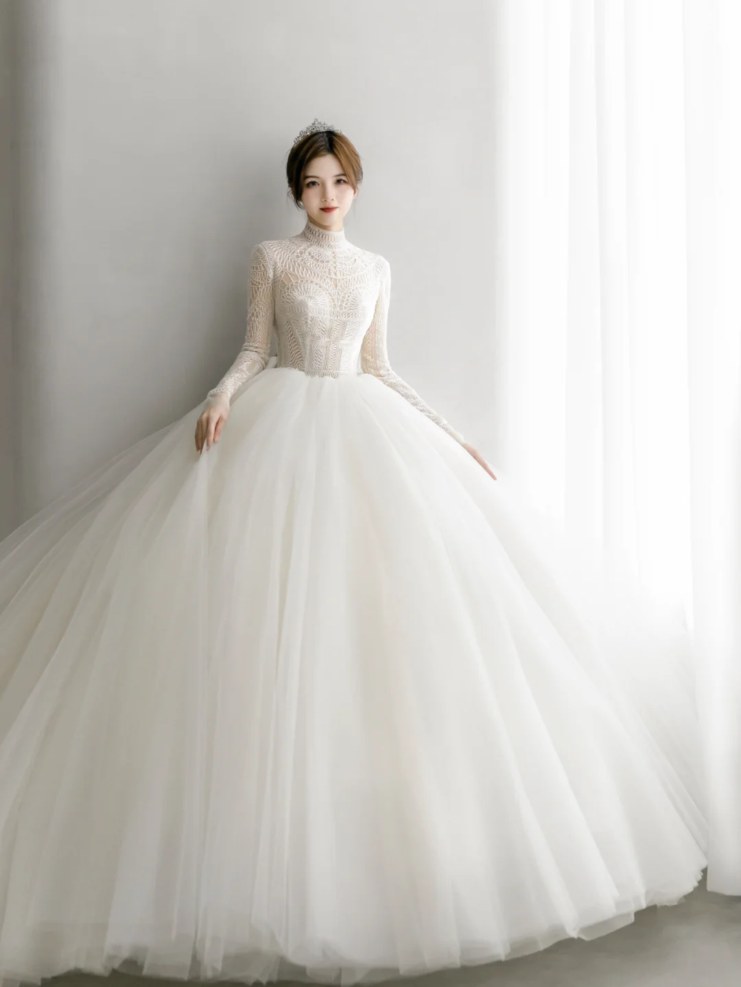 Unique Ball Gown Tulle Lace Long Sleeves Long Wedding Dresses