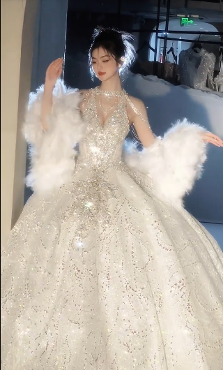 Gorgeous Ball Gown Halter Tulle Sequin Beaded Long Wedding Dresses