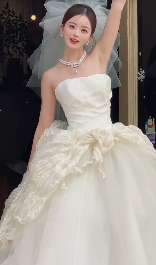 Pretty Ball Gown Strapless Satin Tulle With Veil Long Wedding Dresses