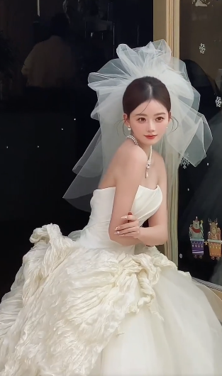 Pretty Ball Gown Strapless Satin Tulle With Veil Long Wedding Dresses