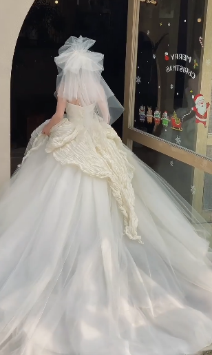 Pretty Ball Gown Strapless Satin Tulle With Veil Long Wedding Dresses