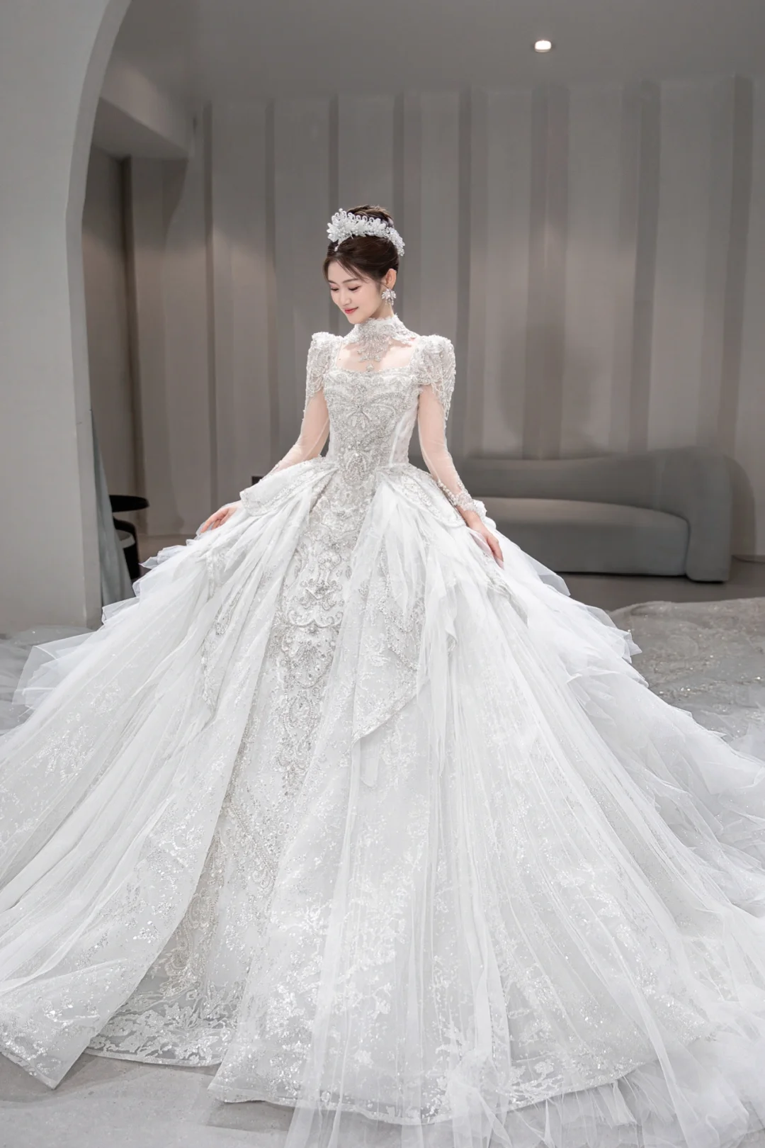 Gorgeous Ball Gown Tulle Sequin Long Sleeves Long Wedding Dresses
