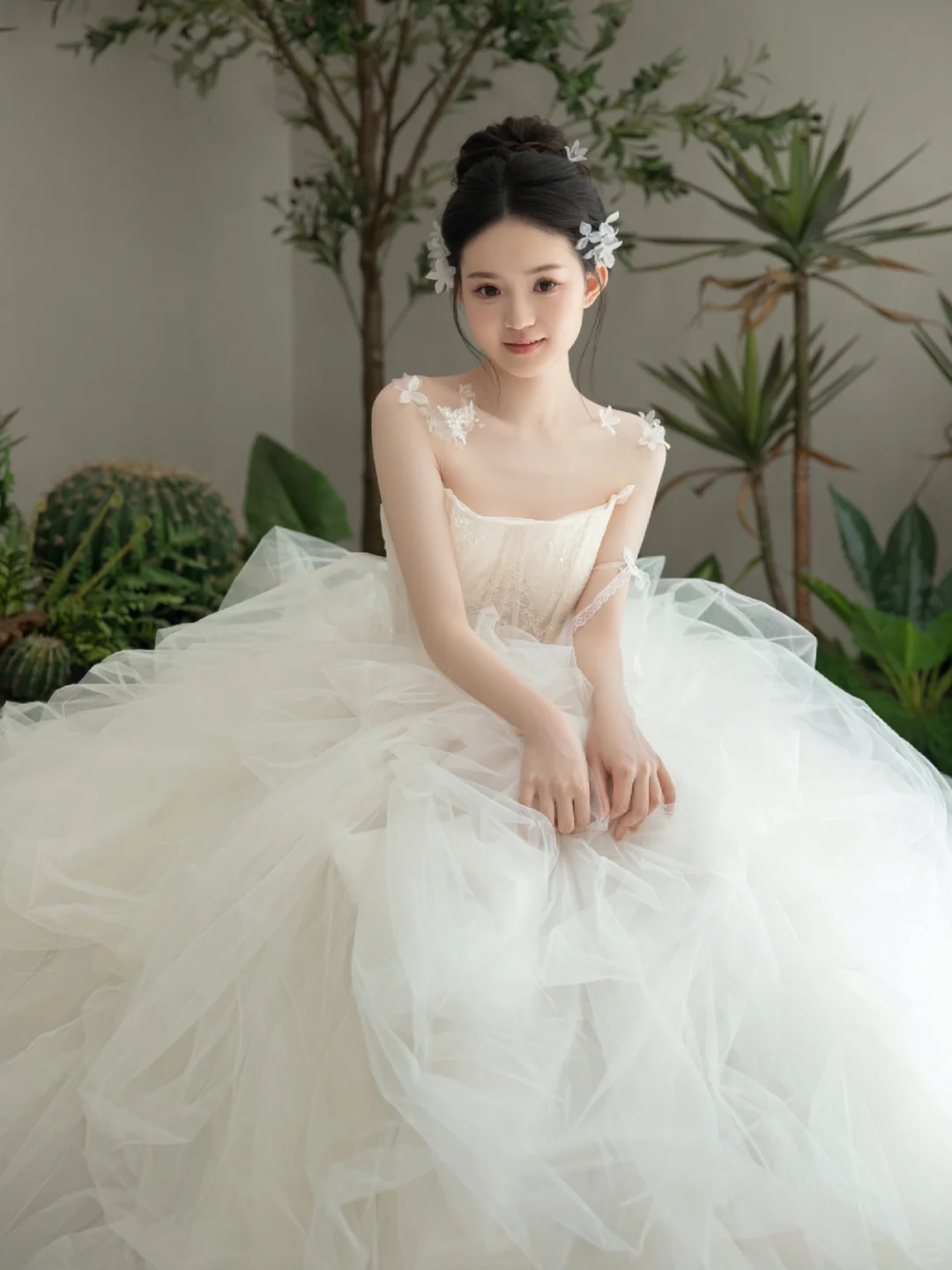 Pretty Ball Gown Strapless Tulle Long Wedding Dresses