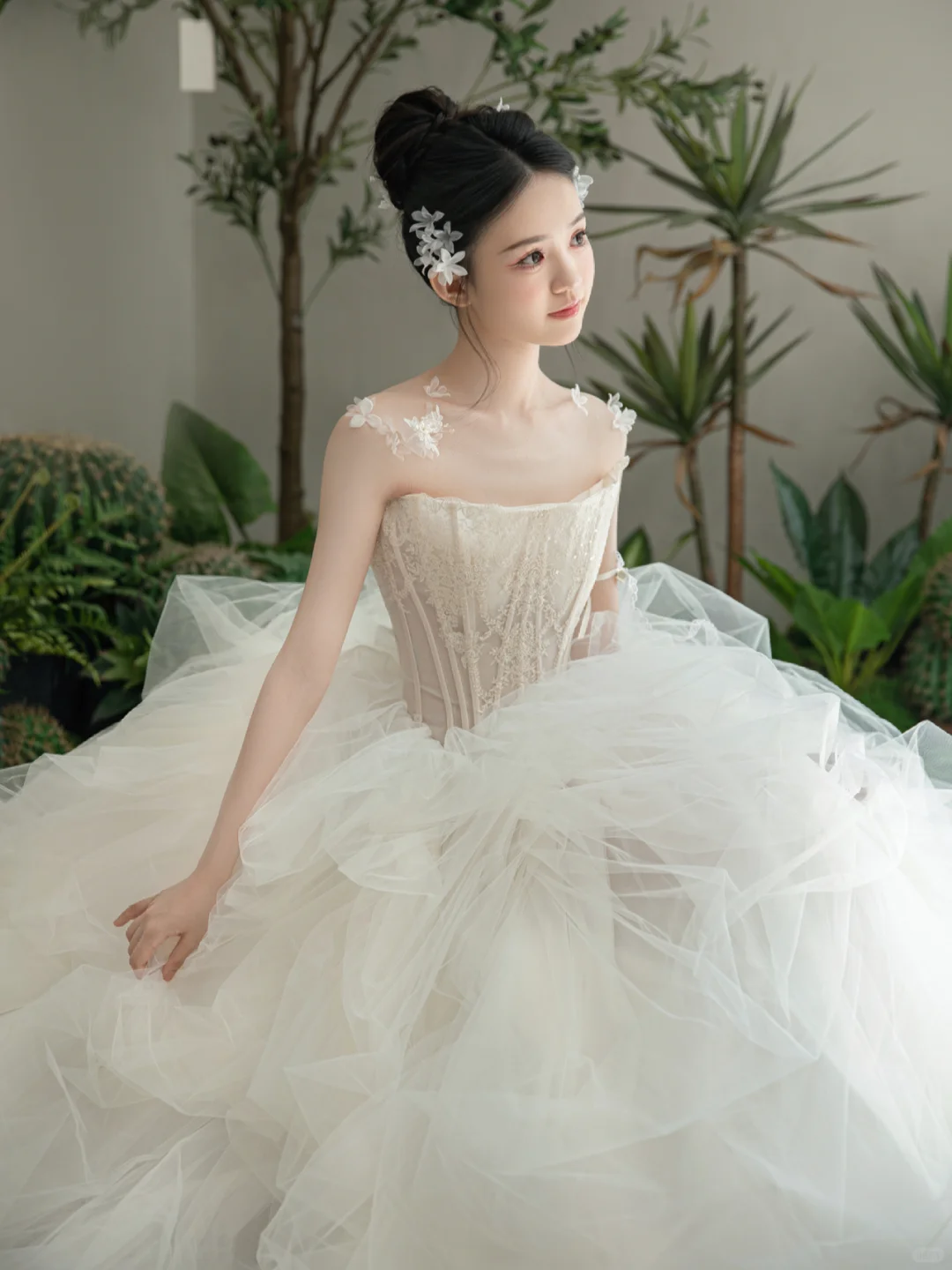 Pretty Ball Gown Strapless Tulle Long Wedding Dresses