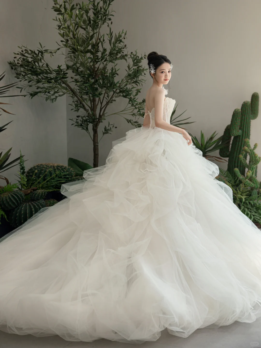 Pretty Ball Gown Strapless Tulle Long Wedding Dresses