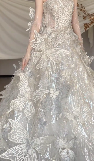 Gorgeous Ball Gown Starpless Tulle Butterfly Long Wedding Dresses