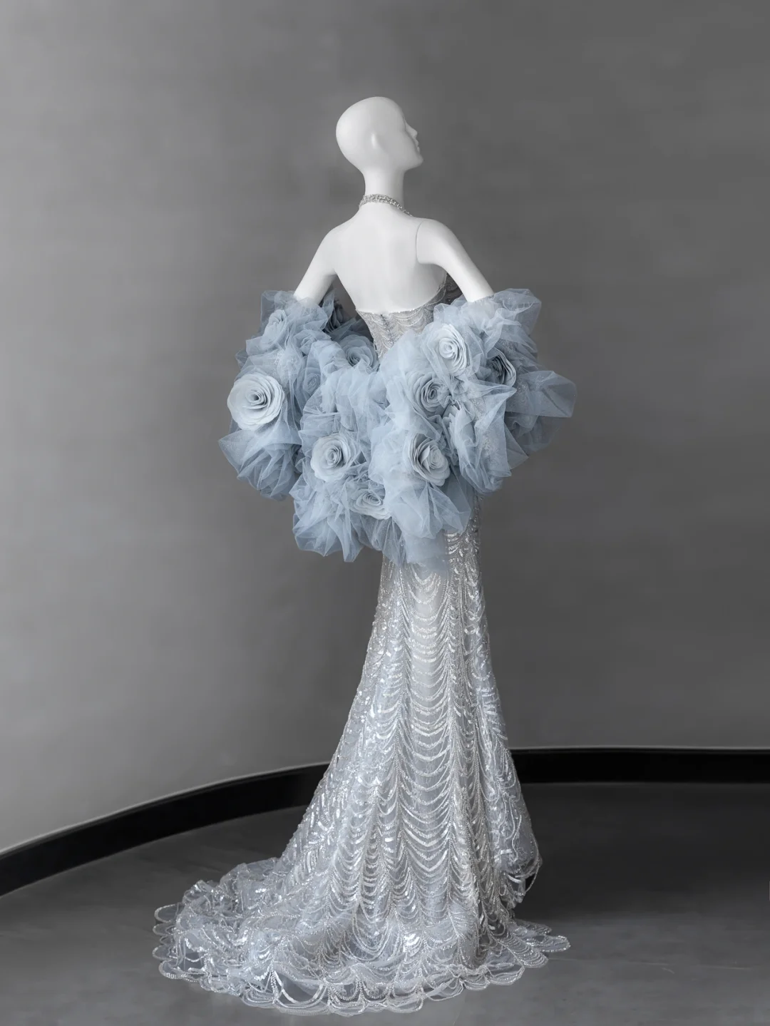 Luxurious Mermaid Halter V Neck Tulle Beaded With Cape Long Wedding Dresses