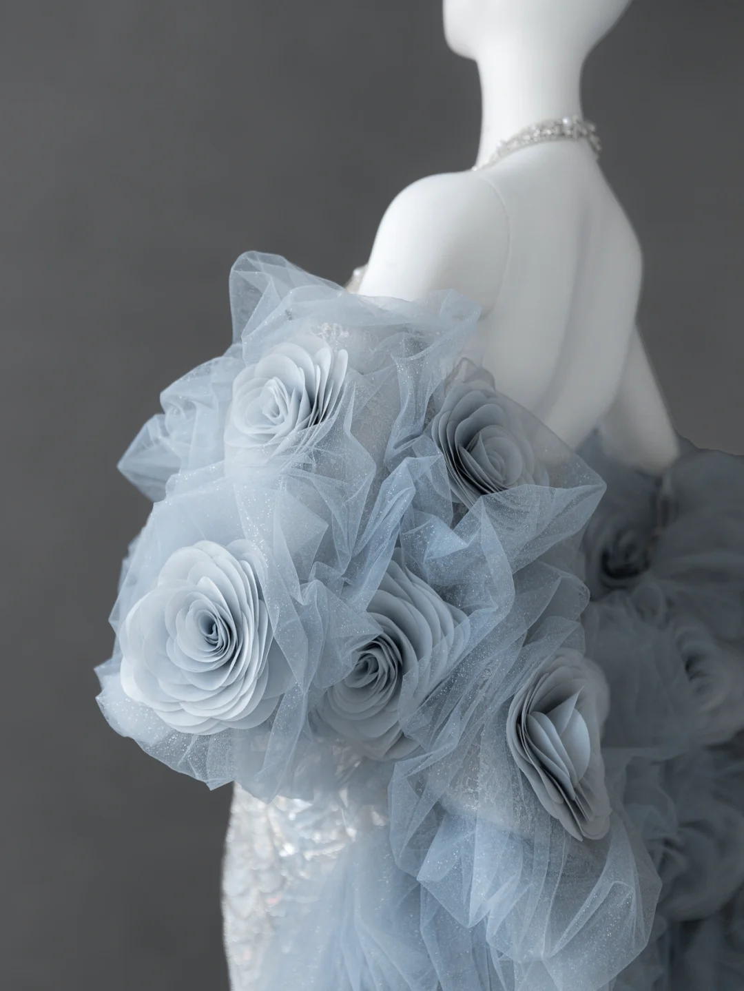 Luxurious Mermaid Halter V Neck Tulle Beaded With Cape Long Wedding Dresses