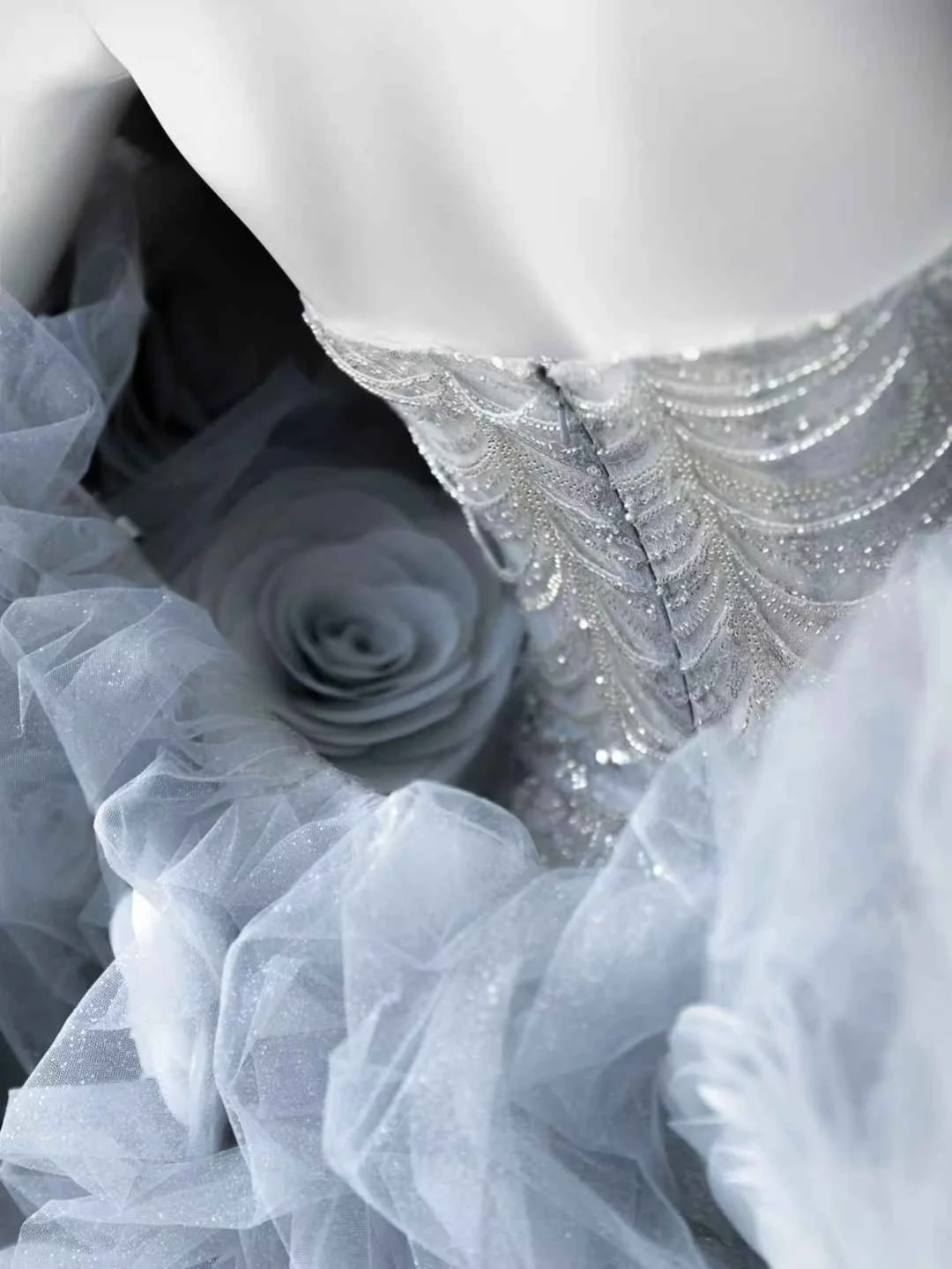Luxurious Mermaid Halter V Neck Tulle Beaded With Cape Long Wedding Dresses