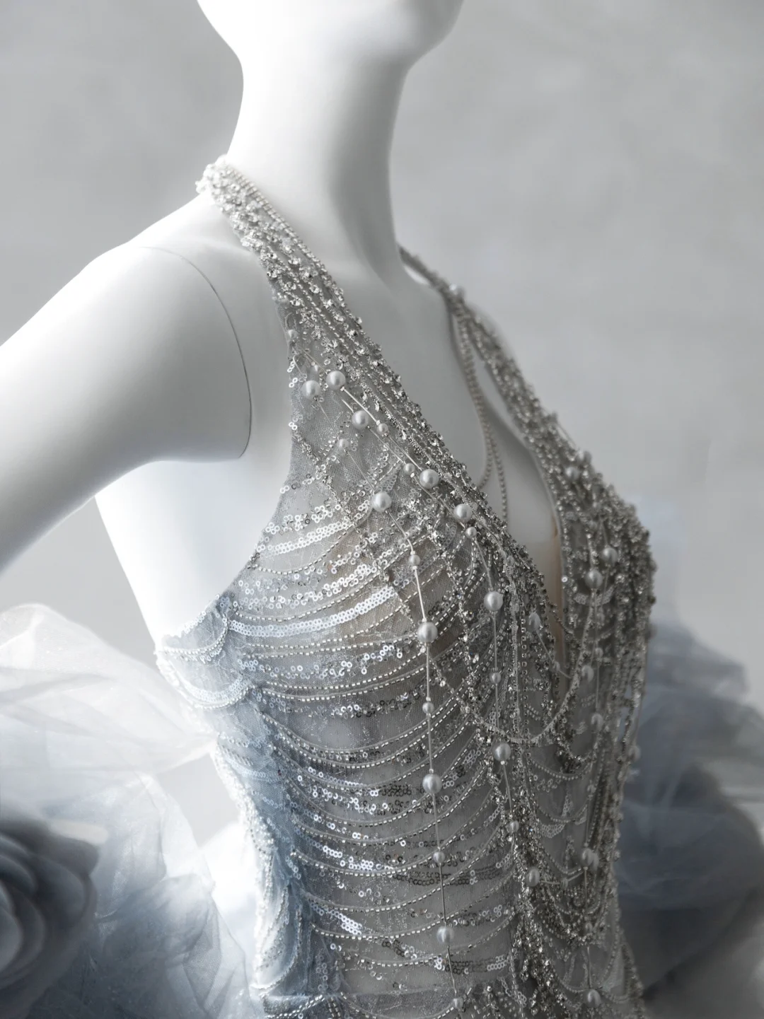Luxurious Mermaid Halter V Neck Tulle Beaded With Cape Long Wedding Dresses