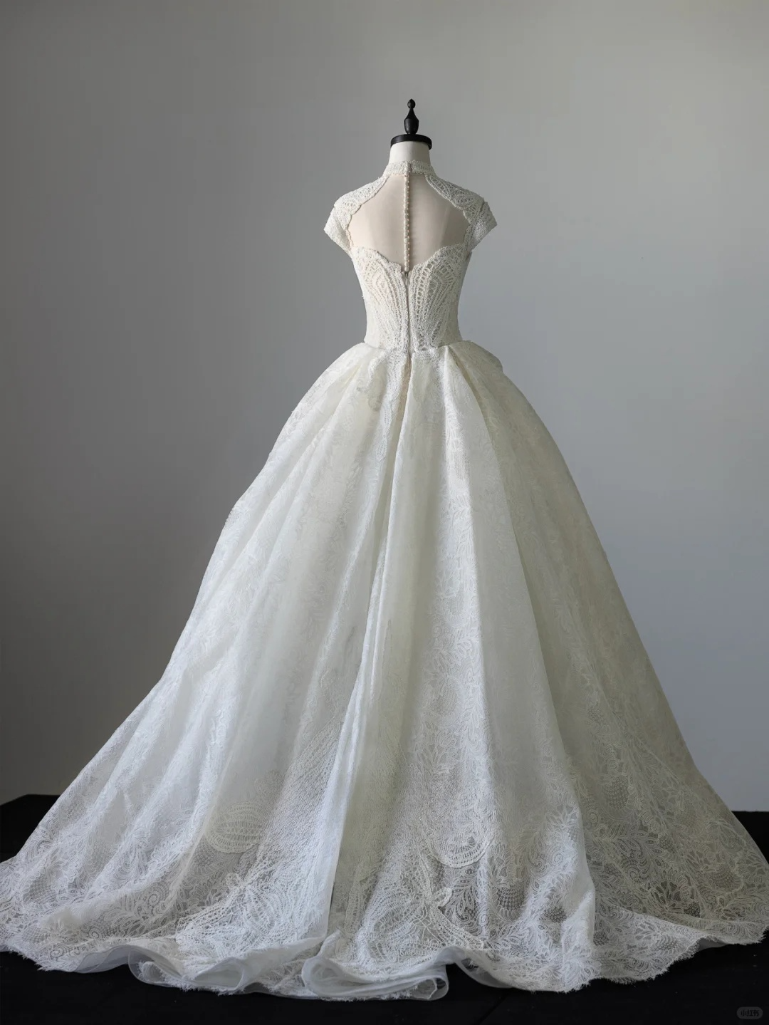 Chic A Line Halter Tulle Lace Long Wedding Dresses