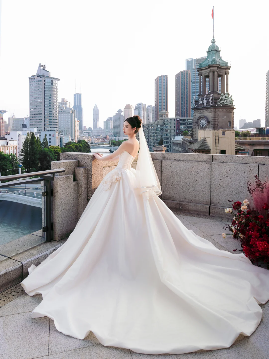 Simple Eelegant Ball Gown Strapless Satin With Veil Long Wedding Dresses