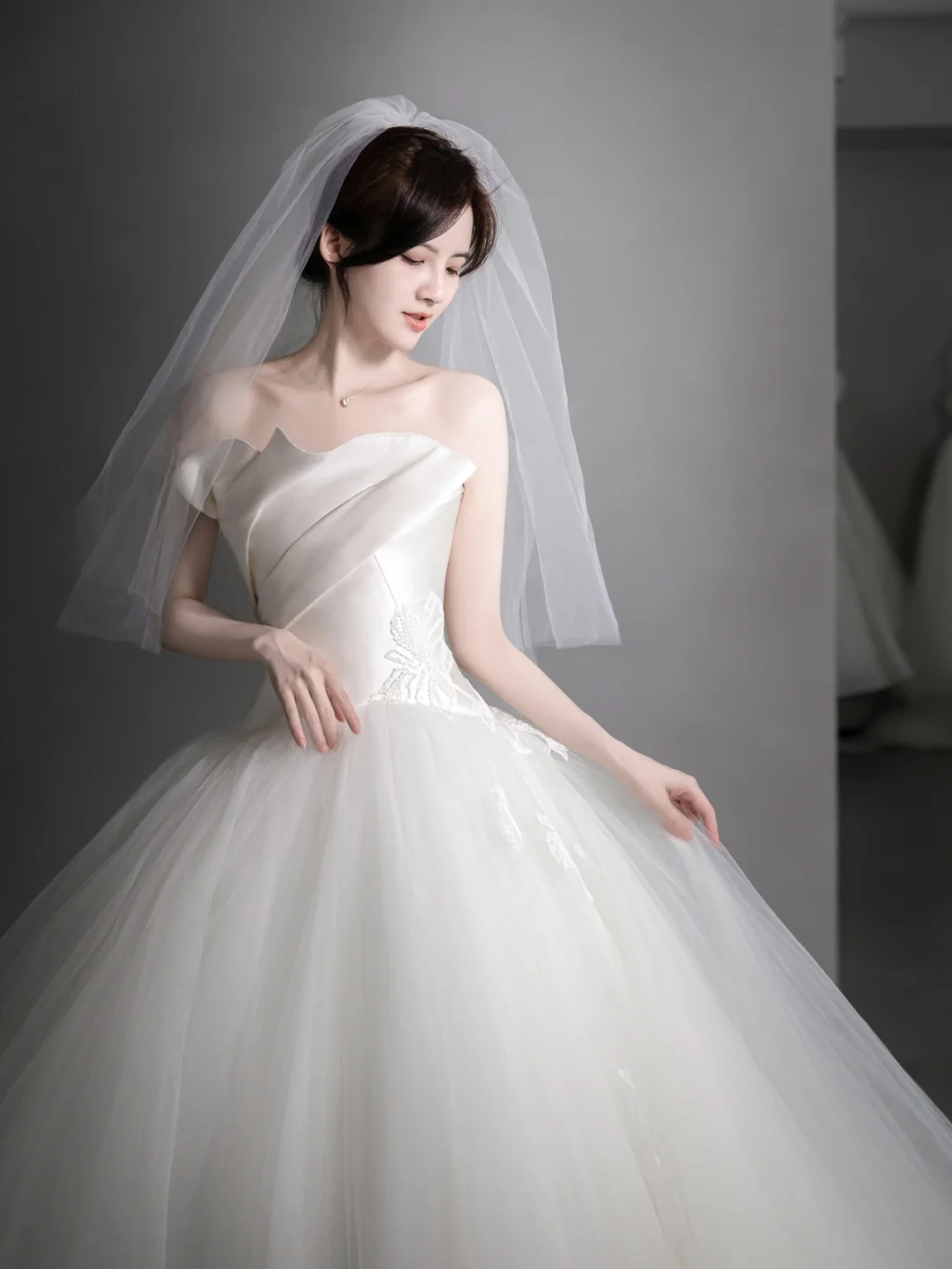 Elegant Ball Gown Strapless Satin Tulle With Veil Long Wedding Dresses