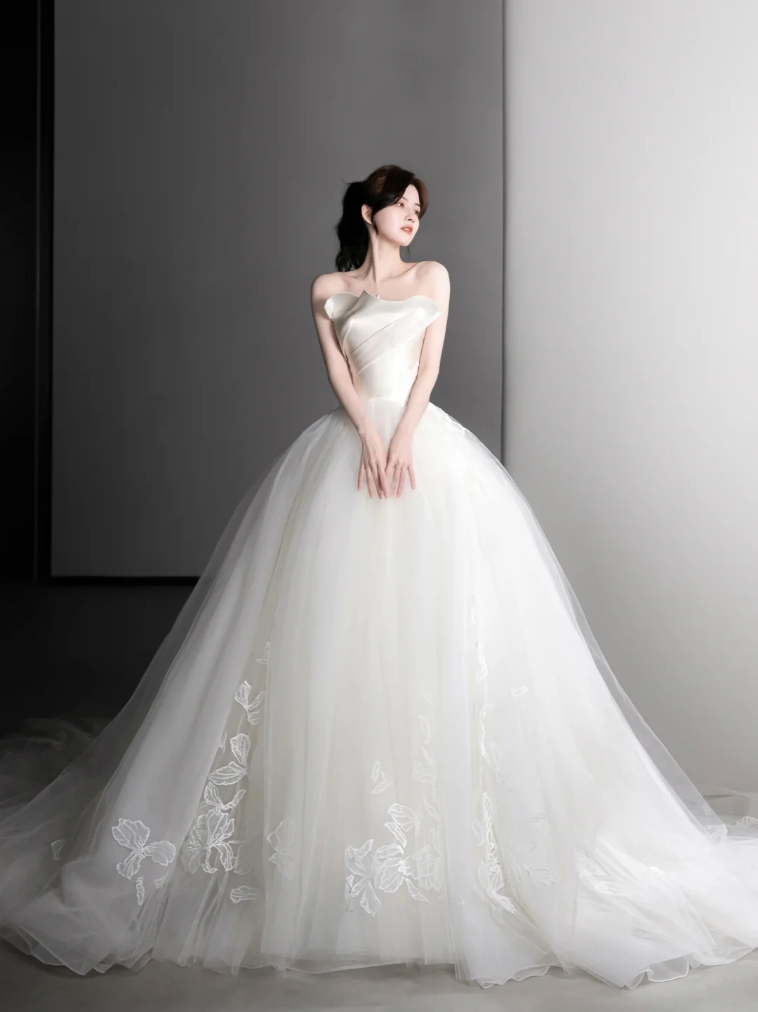 Elegant Ball Gown Strapless Satin Tulle With Veil Long Wedding Dresses