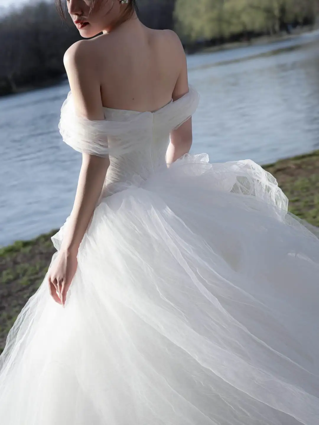 Elegant Ball Gown Off The Shoulder Tulle Long Wedding Dresses