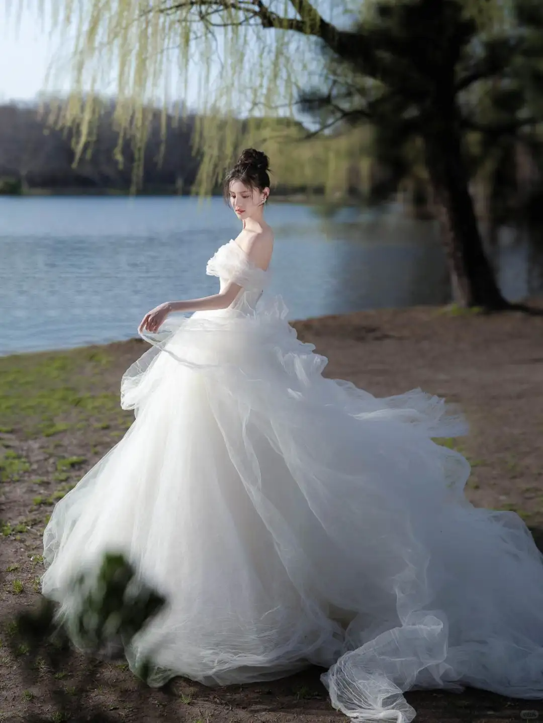 Elegant Ball Gown Off The Shoulder Tulle Long Wedding Dresses