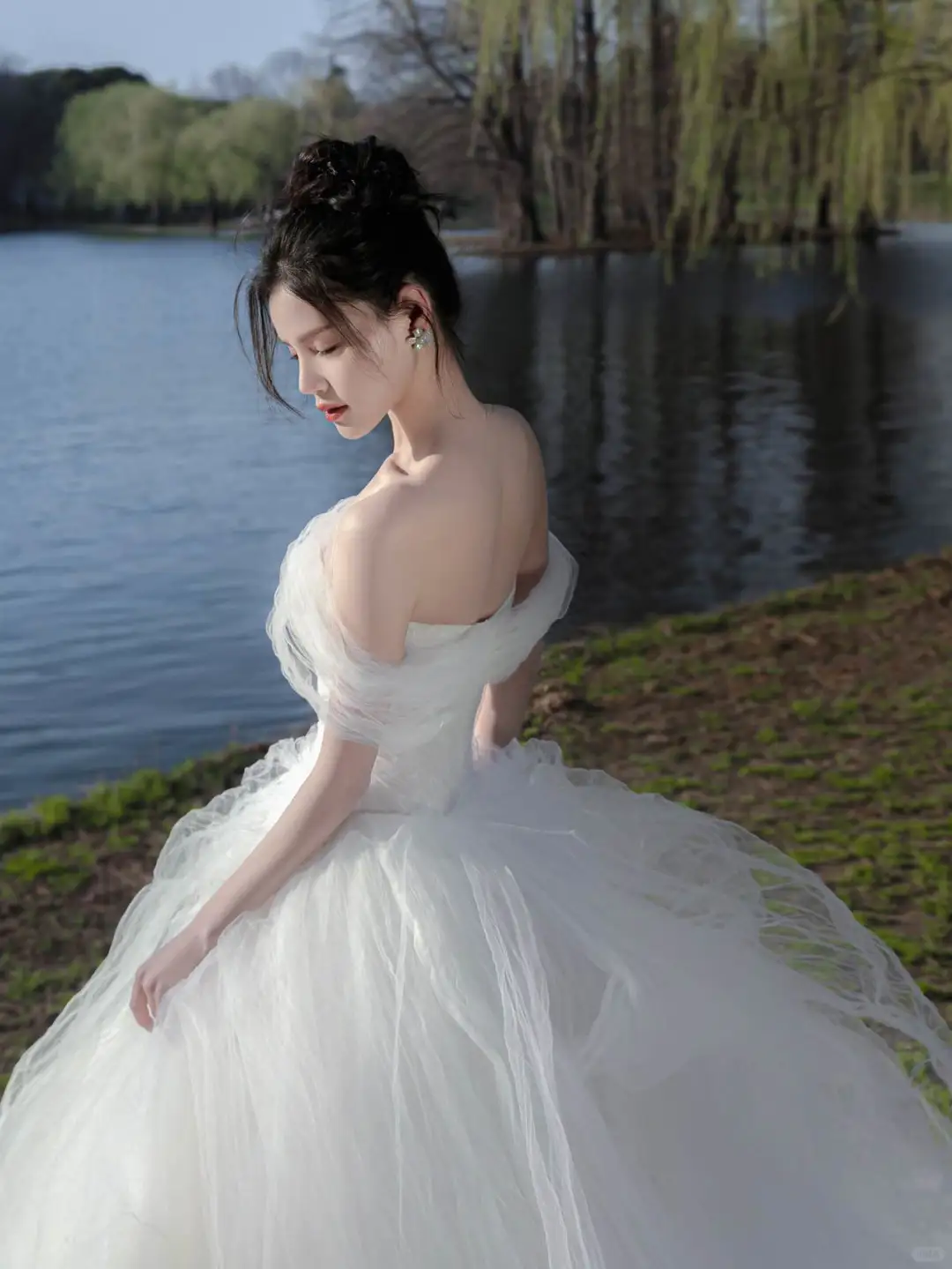 Elegant Ball Gown Off The Shoulder Tulle Long Wedding Dresses