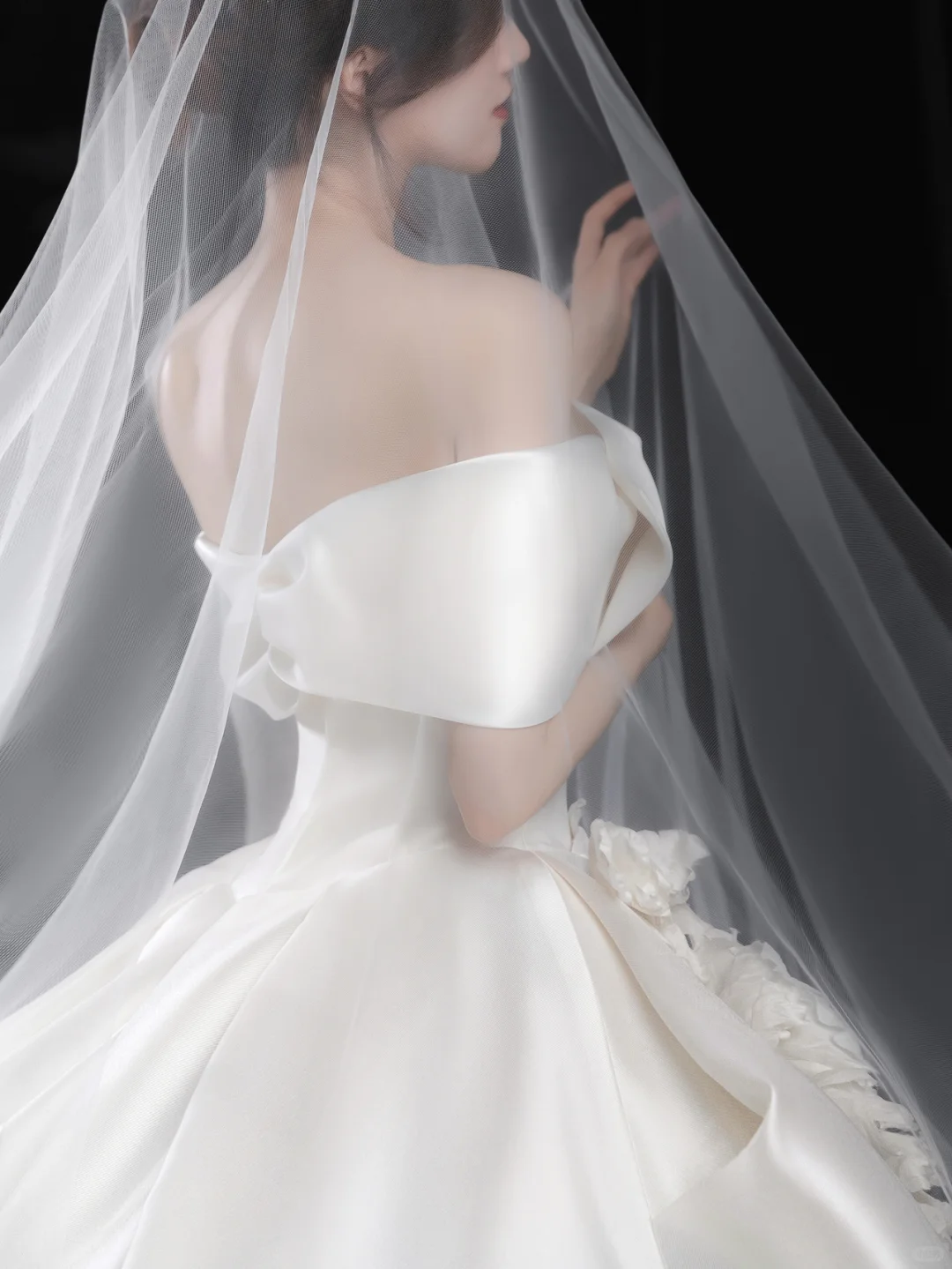 Elegant Ball Gown Off The Shoulder Satin Applique Long Wedding Dresses