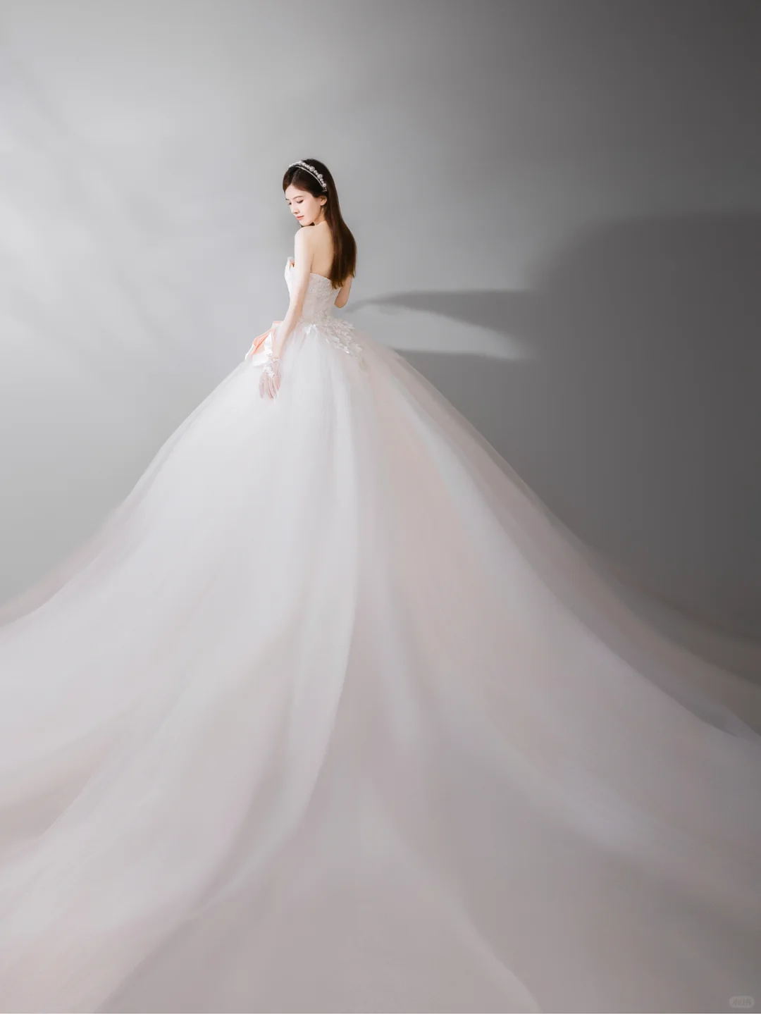 Elegant Ball Gown Strapless Tulle Lace Bow With Gloves Long Wedding Dresses