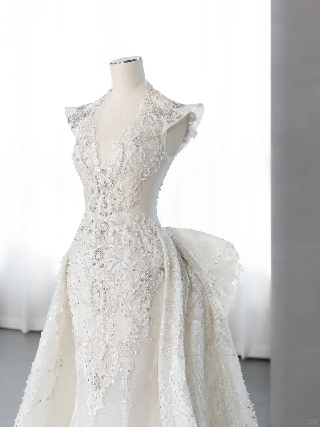 Pretty Mermaid V Neck Tulle Sequin Beaded Long Wedding Dresses