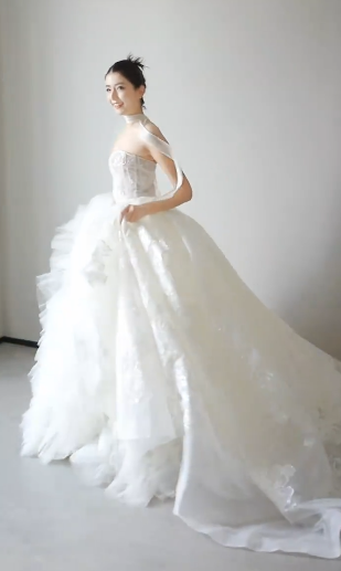 Pretty Ball Gown Strapless Tulle Lace Long Wedding Dresses