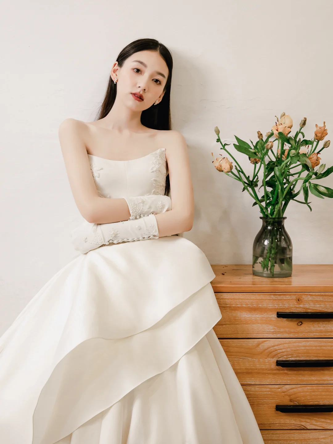 Eelgant Ball Gown Strapless Satin Applique With Gloves Long Wedding Dresses