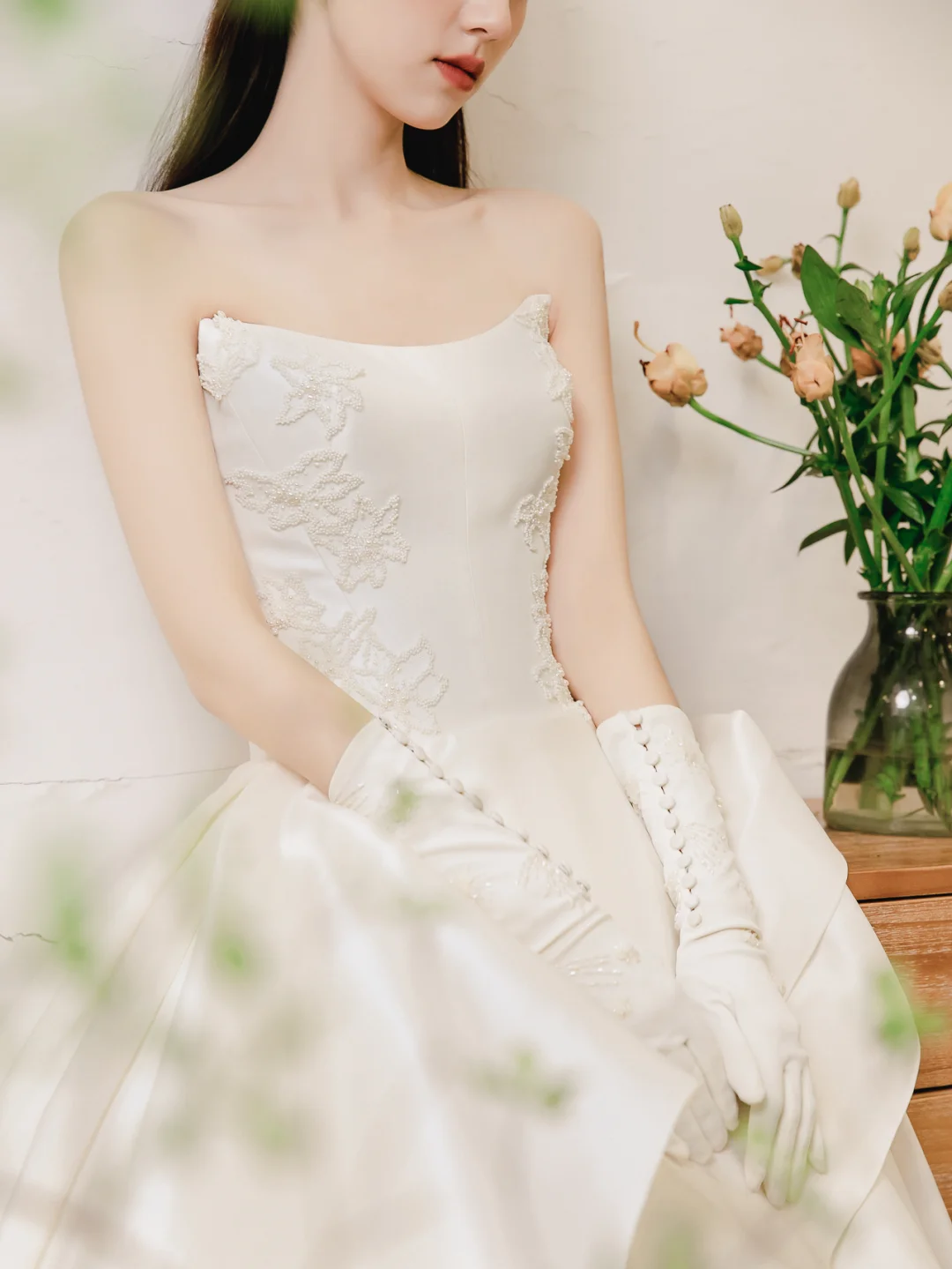 Eelgant Ball Gown Strapless Satin Applique With Gloves Long Wedding Dresses
