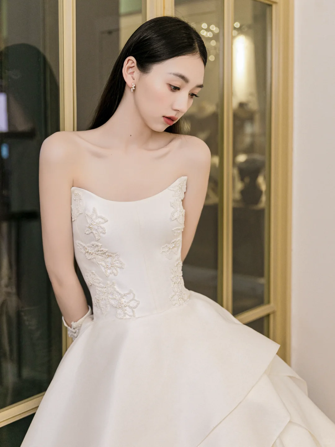 Eelgant Ball Gown Strapless Satin Applique With Gloves Long Wedding Dresses