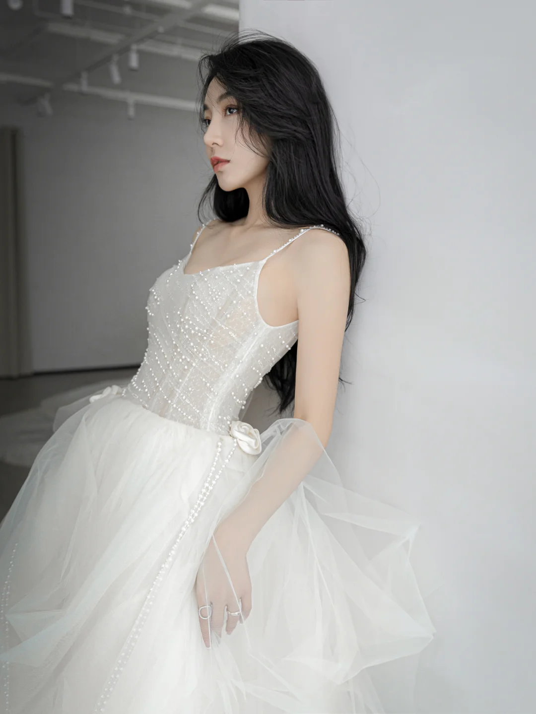 Pretty Ball Gown Spaghetti Straps Tulle Beaded Long Wedding Dresses