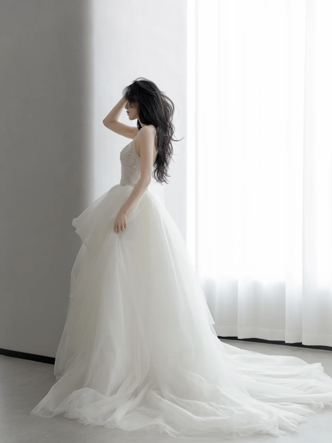 Pretty Ball Gown Spaghetti Straps Tulle Beaded Long Wedding Dresses