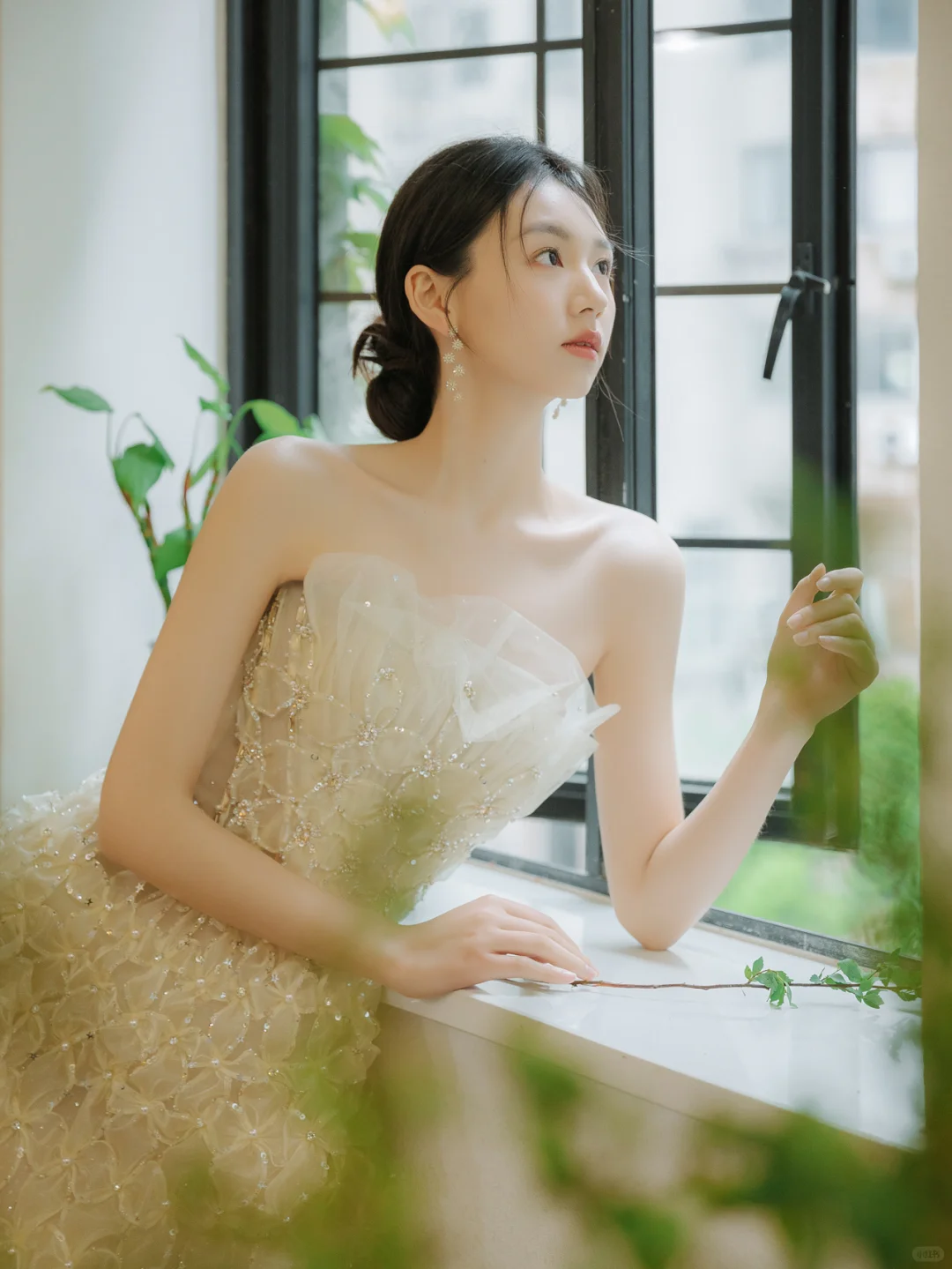 Dreamy Ball Gown Strapless Tulle Beaded Long Wedding Dresses