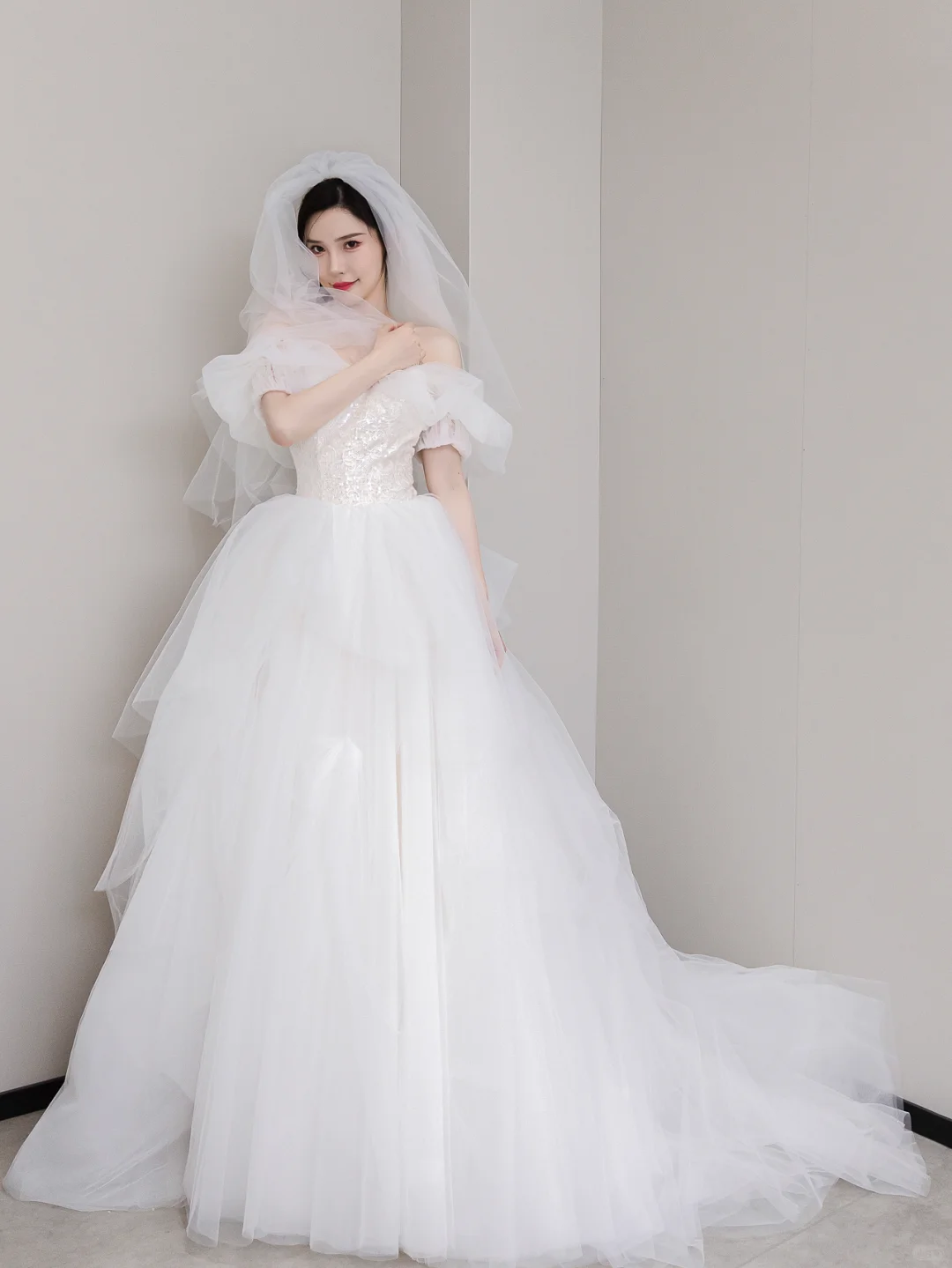 Elegant Ball Gown Off The Shoulder Tulle With Veil Long Wedding Dresses
