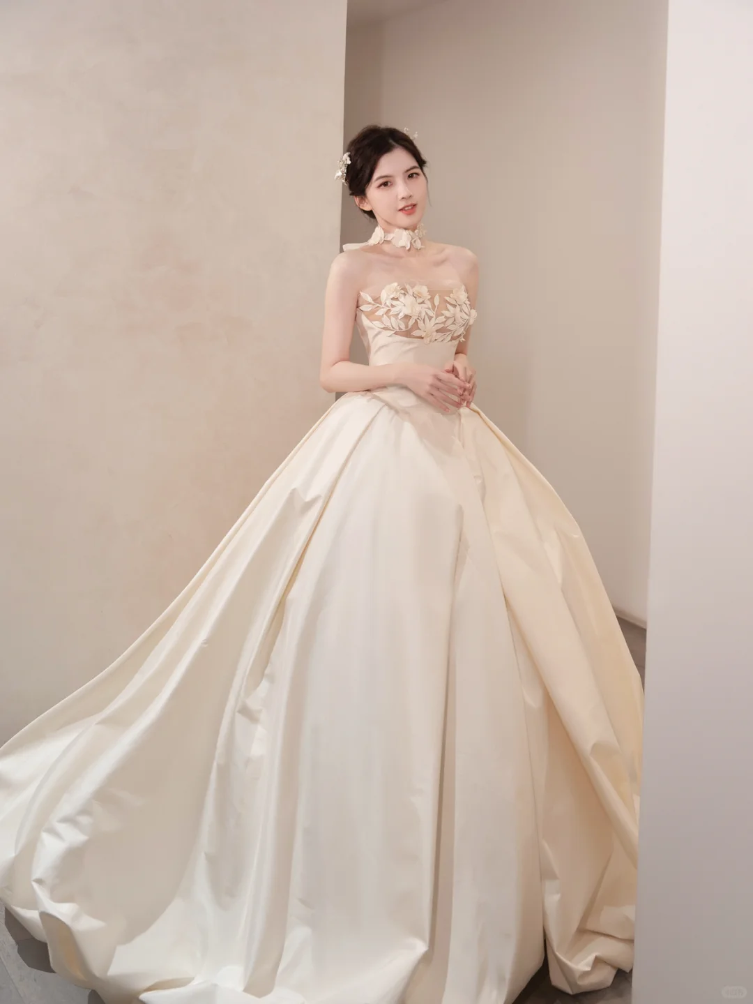 Unique Ball Gown Starpless Satin Applique Long Wedding Dresses