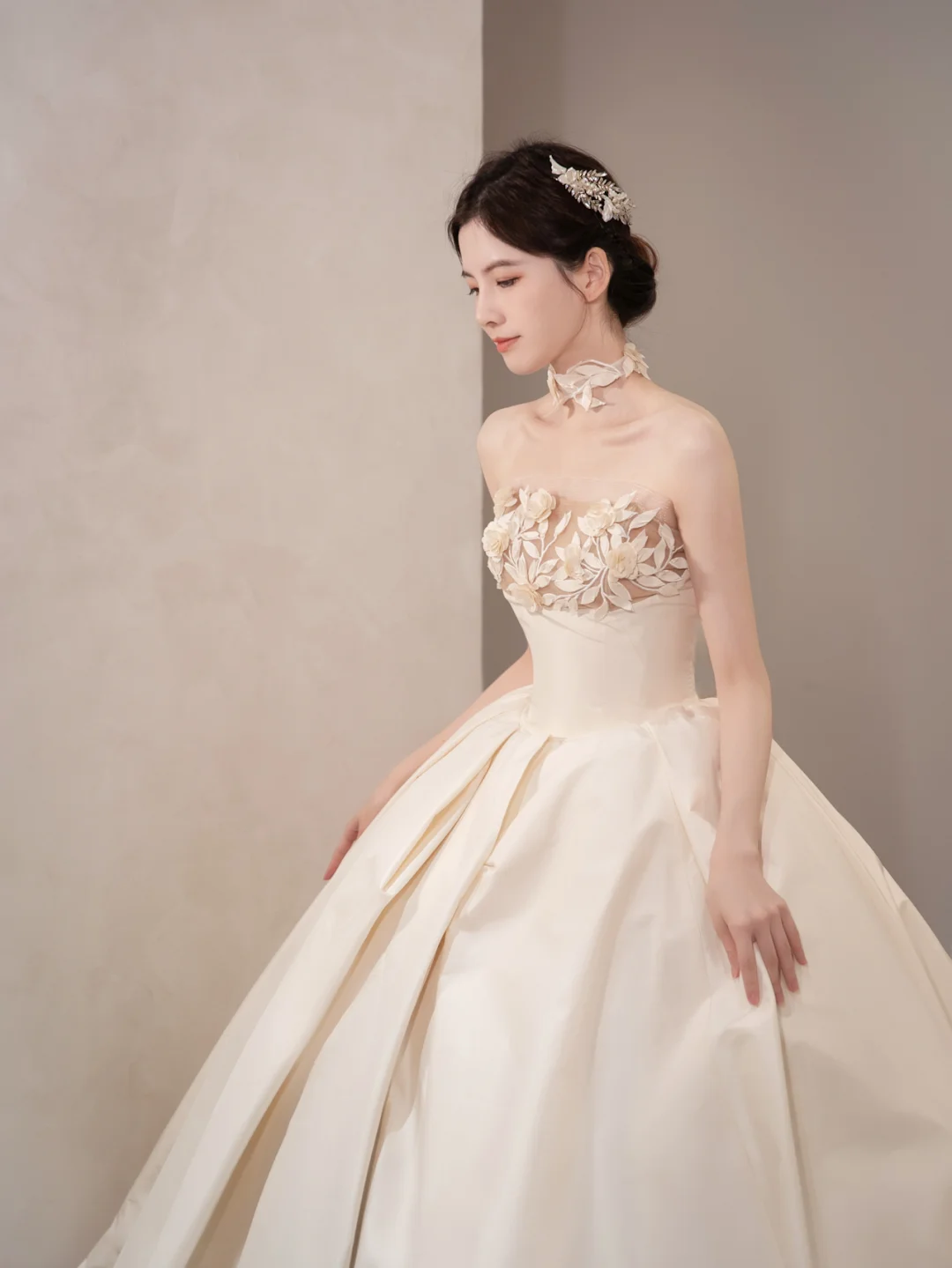Unique Ball Gown Starpless Satin Applique Long Wedding Dresses