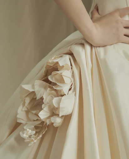 Dreamy Ball Gown Strapless Satin With Veil Long Wedding Dresses