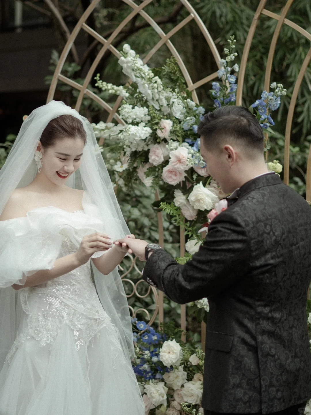 Pretty A Line Off The Shouder Tulle Lace With Veil Long Wedding Dresses