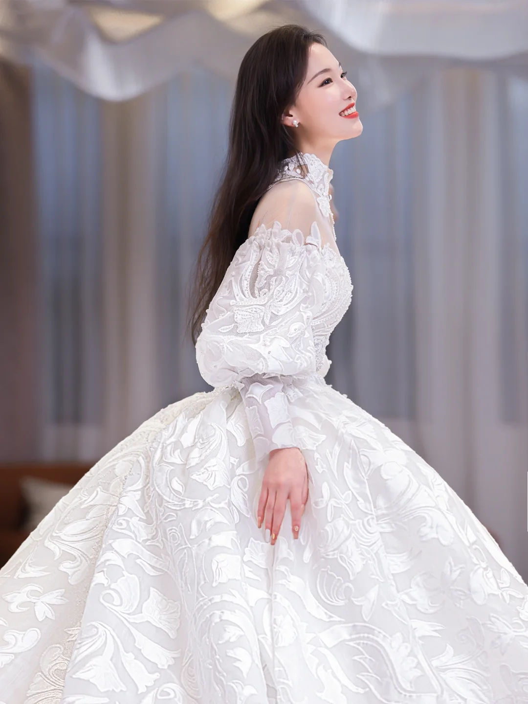 Unique Ball Gown Tulle Lace Applique Long Sleeves Long Wedding Dresses