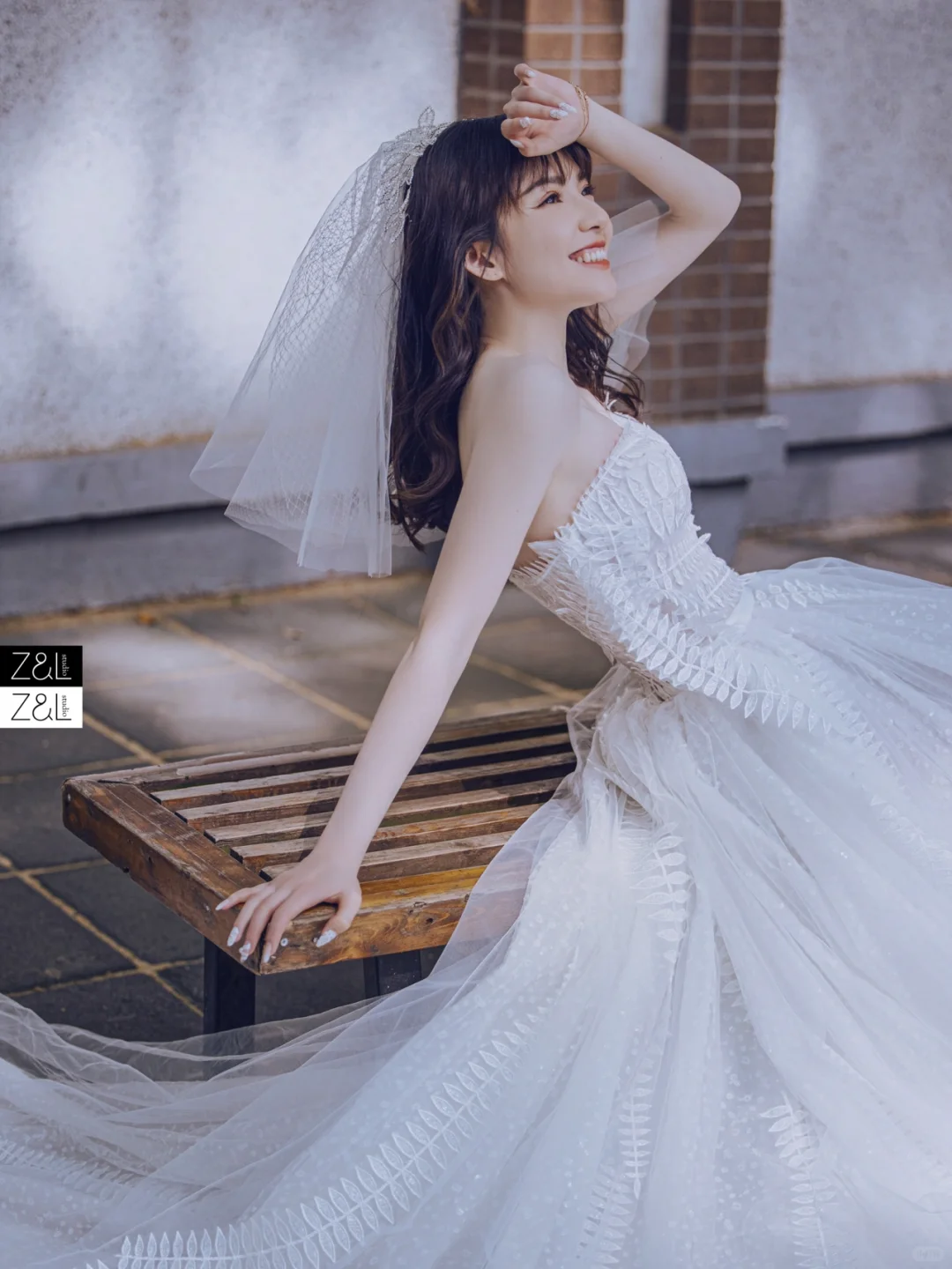 Unique Ball Gown Strapless Tulle Applique With Veil Long Wedding Dresses