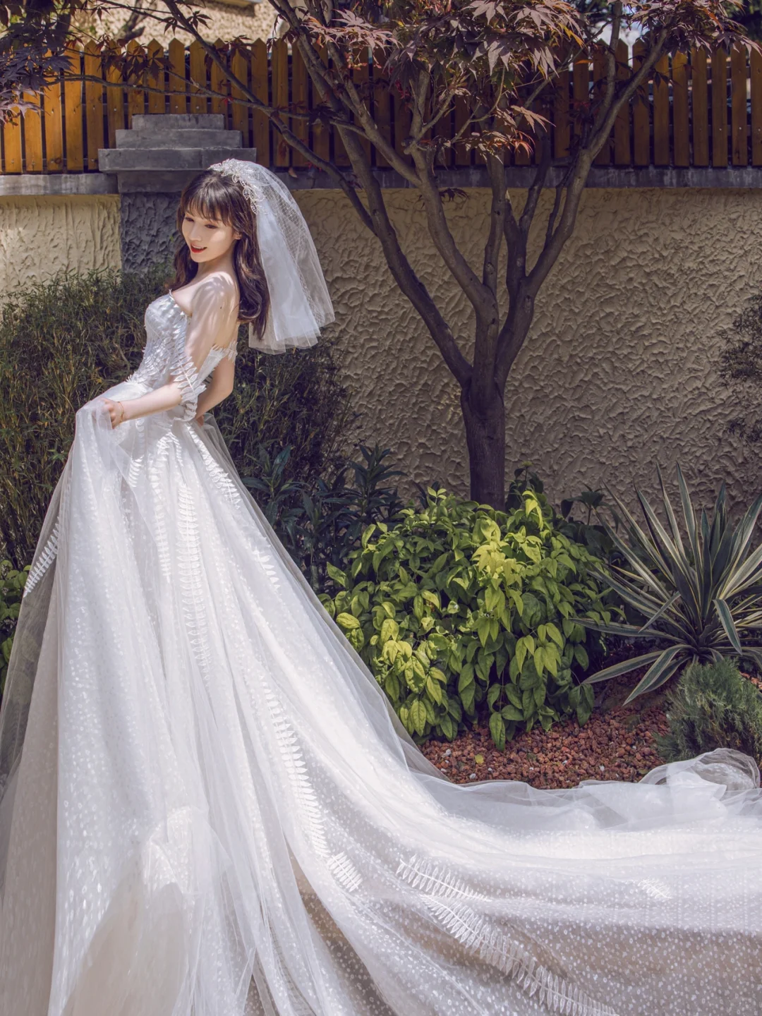 Unique Ball Gown Strapless Tulle Applique With Veil Long Wedding Dresses