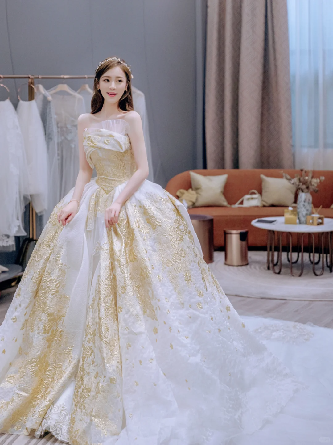 Gorgeous Ball Gown Strapless Satin Applique Long Wedding Dresses
