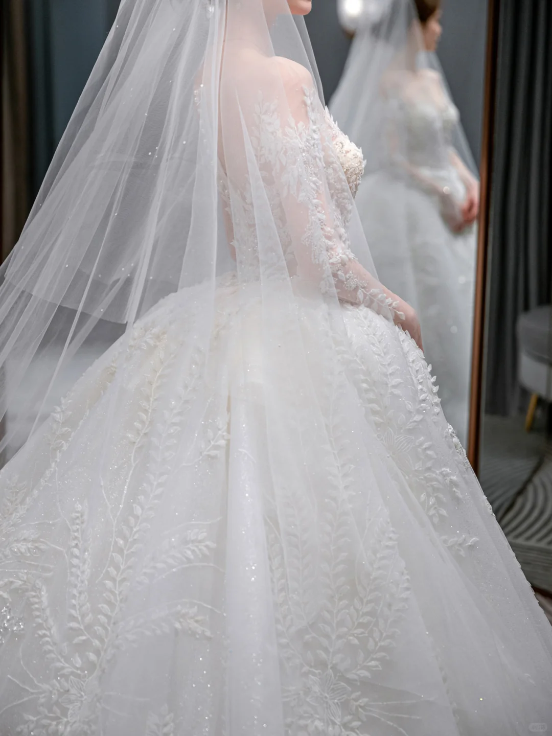 Dreamy Ball Gown Tulle Applique Long Sleeves With Veil Long Wedding Dresses