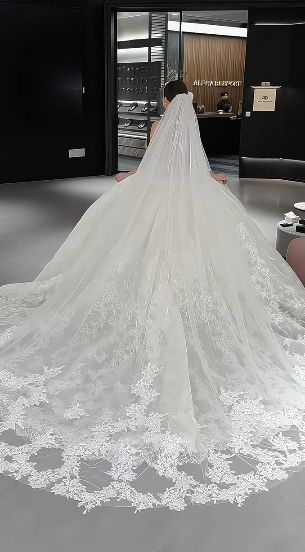 Timeless Ball Gown Strapless Tulle Lace With Veil Long Wedding Dresses