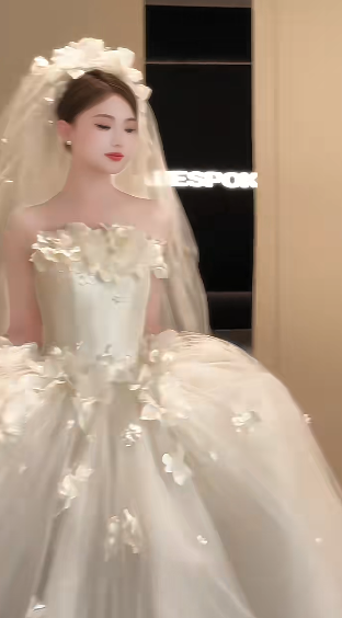 Pretty Ball Gown Strapless Satin Tulle Applique With Veil Long Wedding Dresses