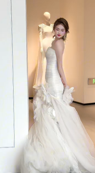 Unique Mermaid Strapless Tulle Flowers Applqiue Long Wedding Dresses