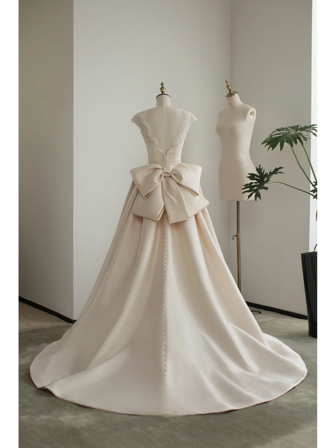 Chic Ball Gown Satin Lace Backless Long Wedding Dresses