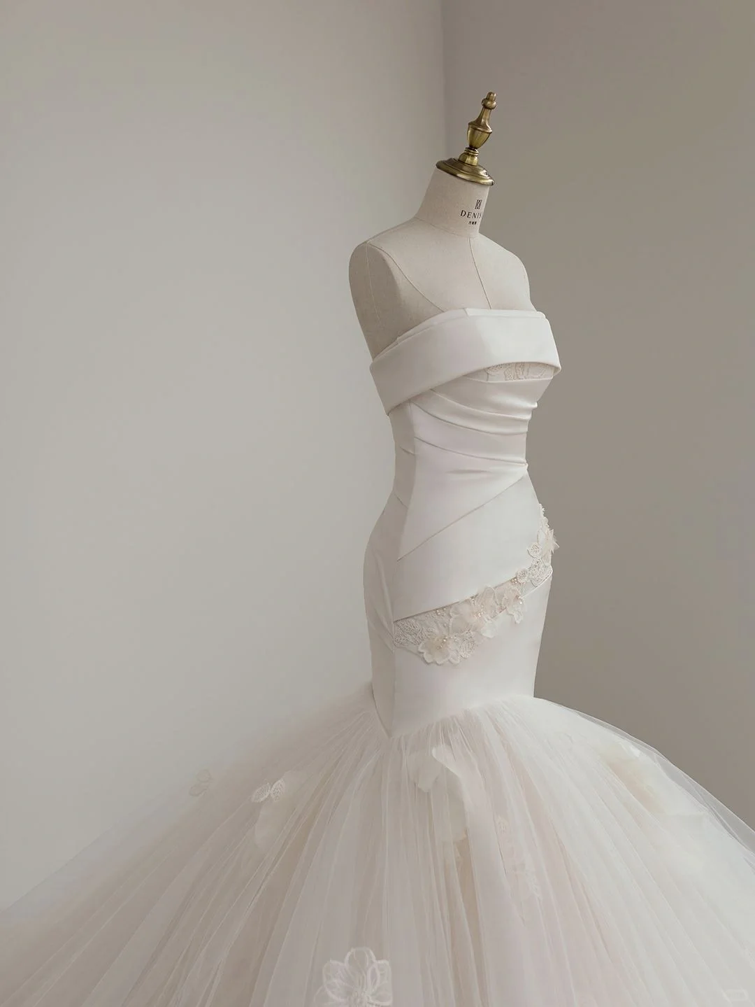 Pretty Mermaid Strapless Satin Tulle Applique Long Wedding Dresses